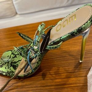 WHISPER LEAF DETAIL SQUARE TOE PERSPEX HEEL IN GREEN SNAKE PRINT size 9